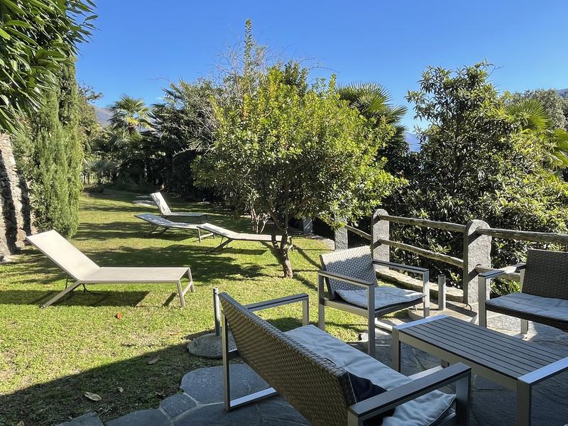 Sunbathing area - Serafino vacation house ©Hotel Posta al Lago